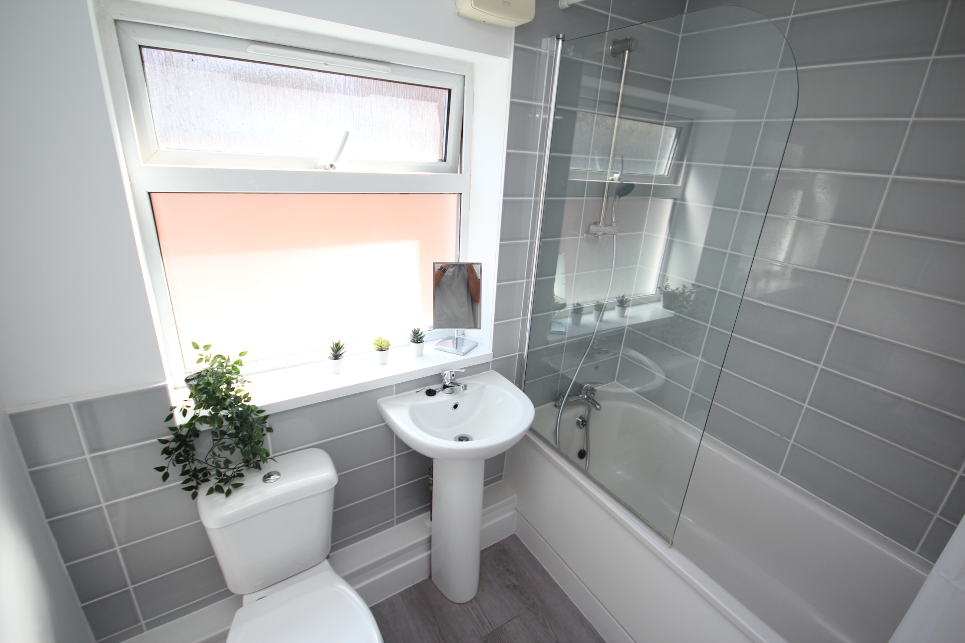 12 Harold Rd - bathroom