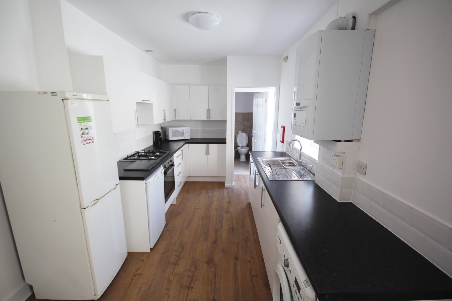128J Kitchen2