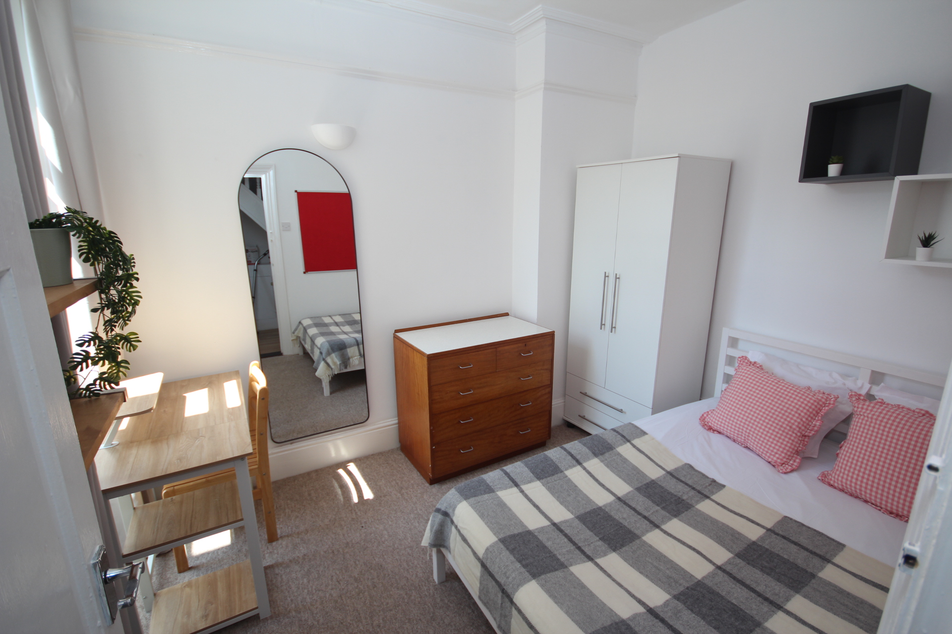 45W - bedroom 5