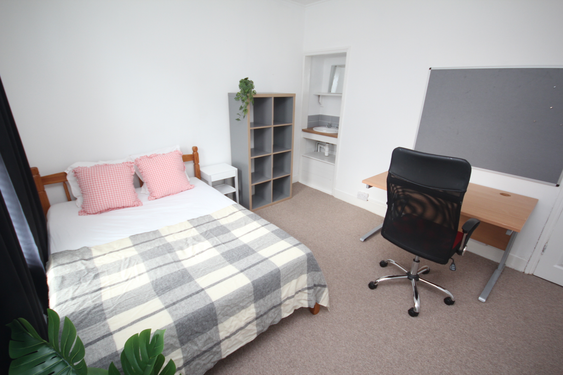 86L Bedroom1