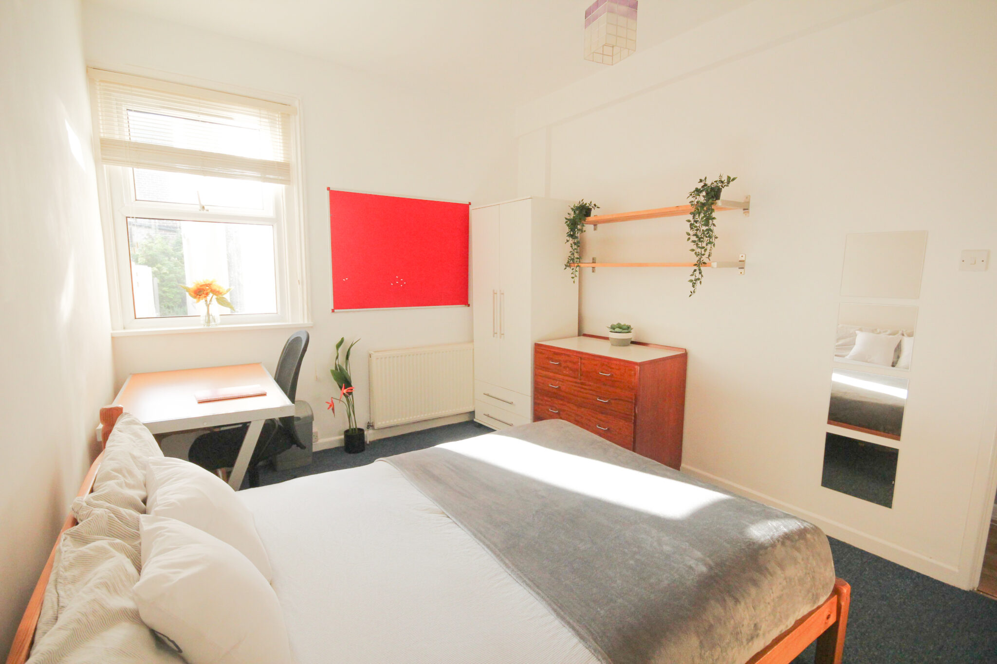 bedroom 5 21 av